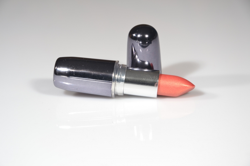 esthetique-BESSE SUR ISSOLE-min_lipstick-273109